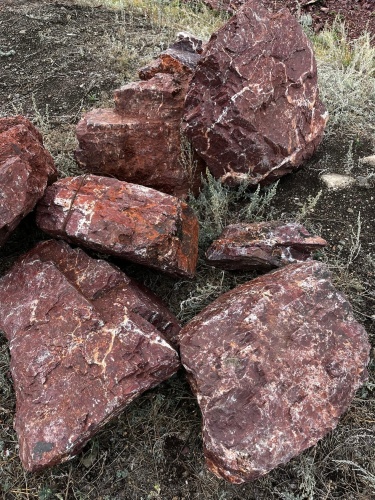 Ландшафтные глыбы красно-фиолетовые 200-1000 килограмм купить в Верещагино