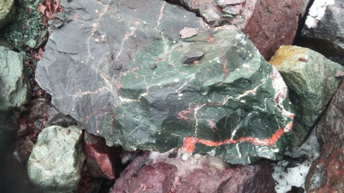 Гигантские зелёные валуны для ландшафтного дизайна весом более 5 тонн купить в Верещагино