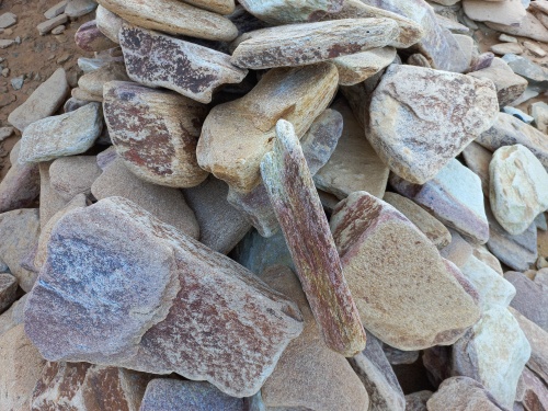 Златолит жёлтый, жёлто-зелёный глыбки и валуны для ланшафтного дизайна купить в Верещагино