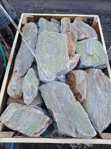 Златолит жёлтый, жёлто-зелёный глыбки и валуны для ланшафтного дизайна купить в Верещагино