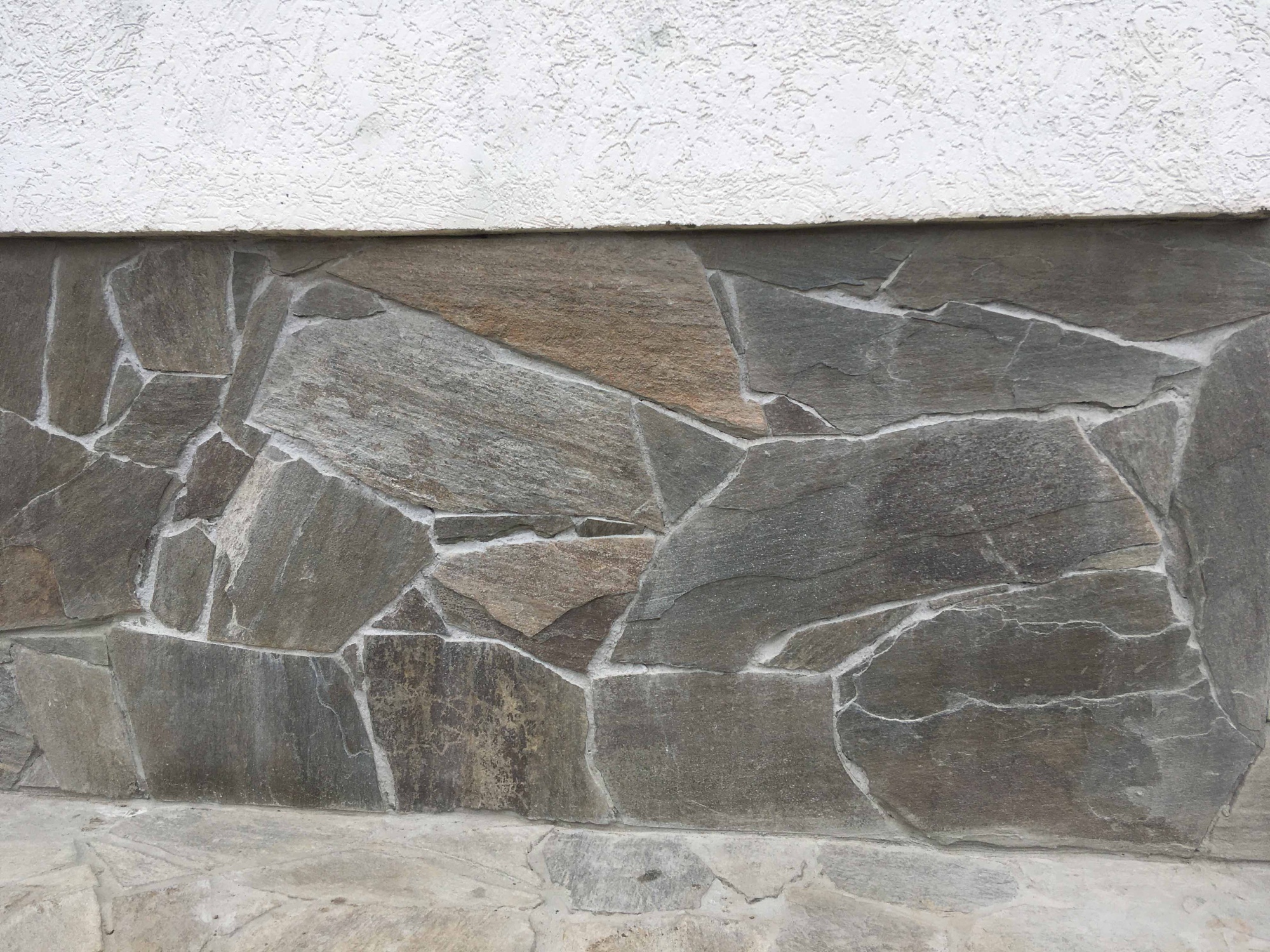 Плитняк златолит Уральский для цоколя, отмостки купить в Верещагино