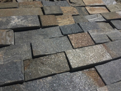 Плитка пилёная златолит Уральский для цоколя, отмостки купить в Верещагино