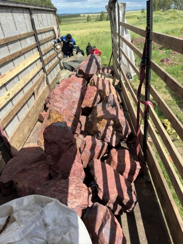 Ландшафтные глыбы красно-фиолетовые 200-1000 килограмм купить в Верещагино