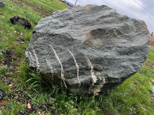 Гигантские зелёные валуны для ландшафтного дизайна весом более 5 тонн купить в Верещагино