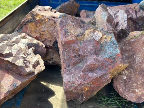 Ландшафтные глыбы красно-фиолетовые 200-1000 килограмм купить в Верещагино