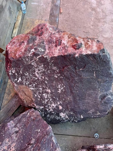 Камни для ландшафтного дизайна красно-фиолетовые 10-60 килограмм купить в Верещагино