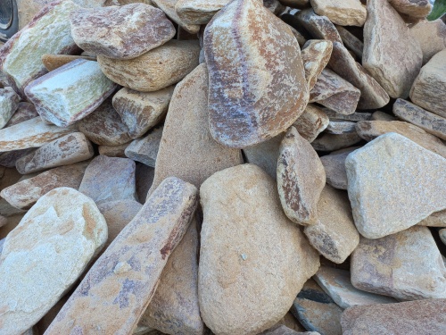 Златолит жёлтый, жёлто-зелёный глыбки и валуны для ланшафтного дизайна купить в Верещагино