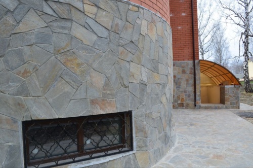 Плитняк златолит Уральский для цоколя, отмостки купить в Верещагино